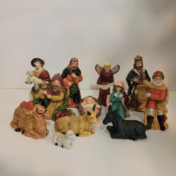 Danson Decor 12 Piece Porcelain Religious Figurines Nativity set - Picture 5 of 6